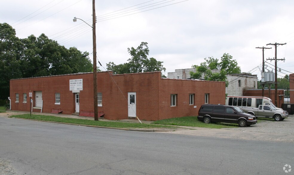 More Photos Of 230 Hawkins St, Burlington Warehouse For Lease