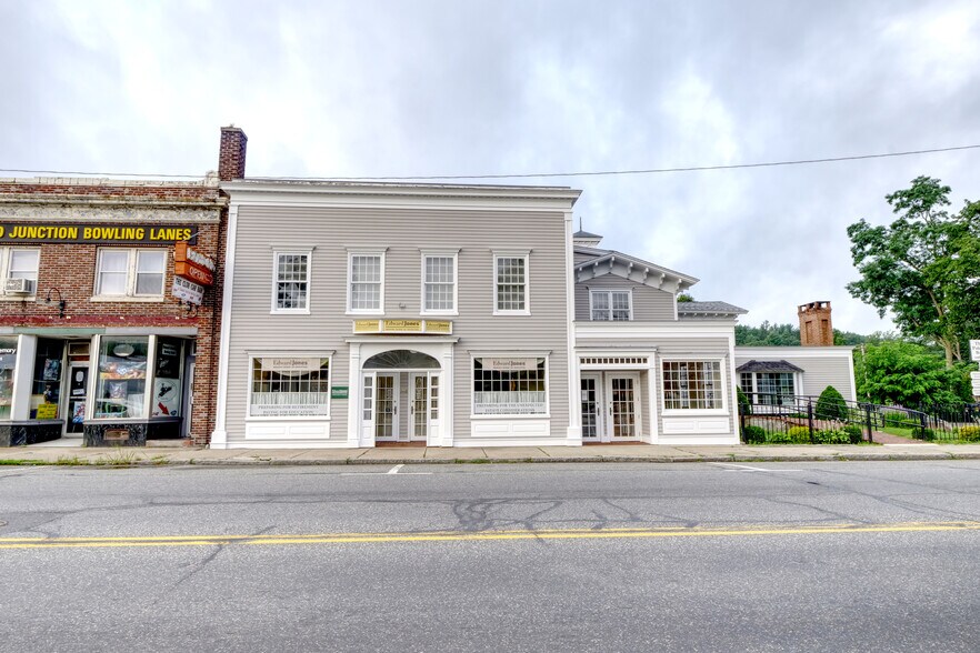 More Photos Of 1448 Main St, Palmer Medical For Lease