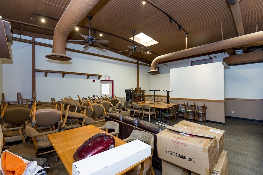 More Photos Of 10456 S Highway 69, Mayer Restaurant For Lease