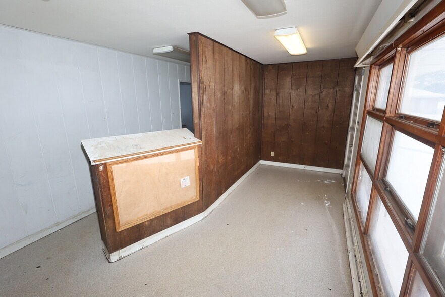 More Photos Of 3002 Old US 20 W, Elkhart Specialty For Sale