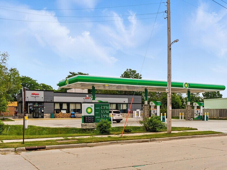 Primary Photo Of 1441 N 26th St, Sheboygan Service Station For Sale
