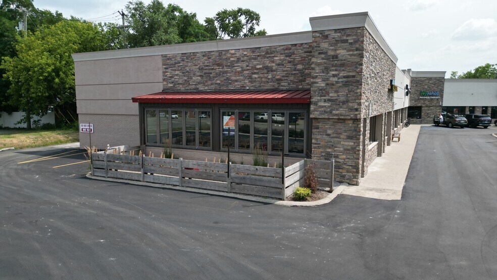 More Photos Of 2807-2867 Orchard Lake Rd, Sylvan Lake Unknown For Lease