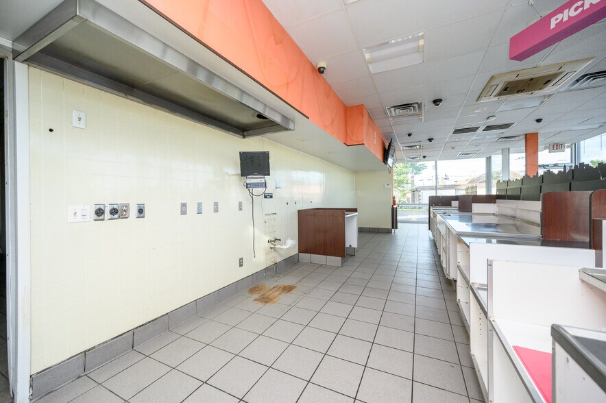 More Photos Of 343 State Route 17, Hasbrouck Heights Fast Food For Sale
