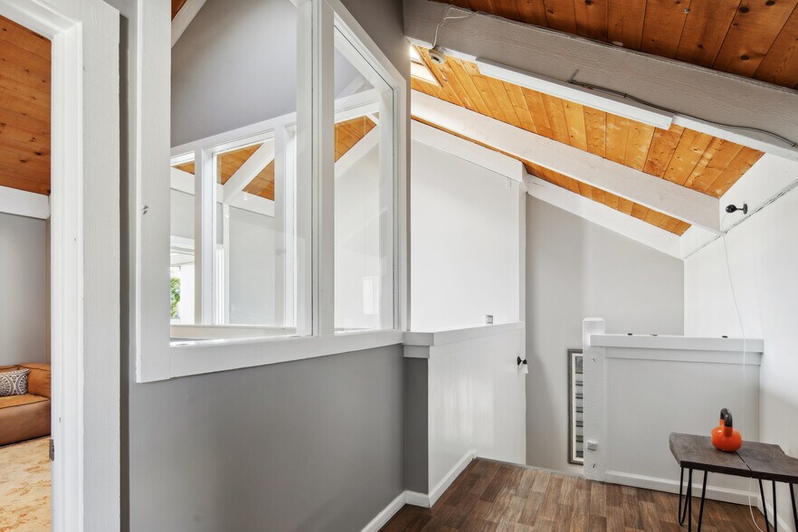 More Photos Of 219-223 Caledonia St, Sausalito Office For Sale