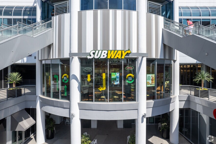 More Photos Of 7021 Hollywood Blvd, Los Angeles Unknown For Lease