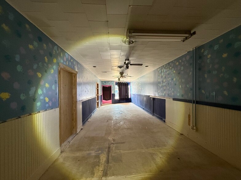 More Photos Of 615 W Main St, Mitchell Storefront For Sale