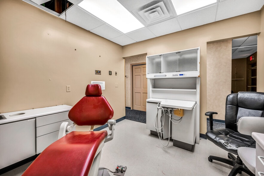 More Photos Of 351 Merline Rd, Vernon Medical For Lease