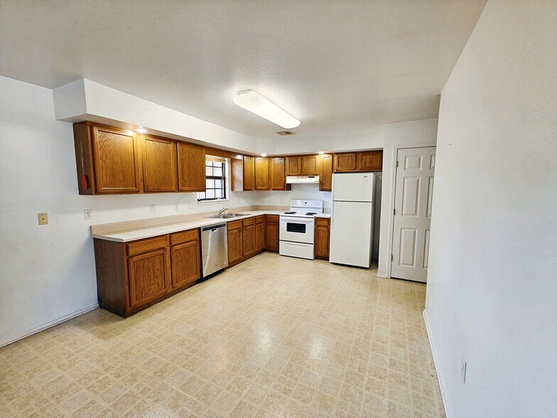 More Photos Of 1133 W 4th St, Tahlequah Apartments For Sale