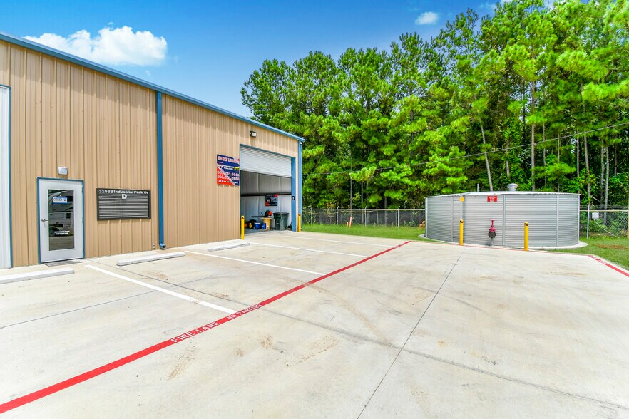More Photos Of 31588 Industrial Park Dr, Pinehurst Flex For Lease