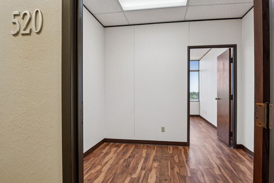 More Photos Of 1800 Teague Dr, Sherman Office For Sale