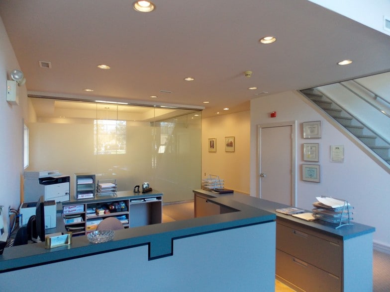 More Photos Of 1118 General Washington Memori Blvd, Washington Crossing Office For Lease