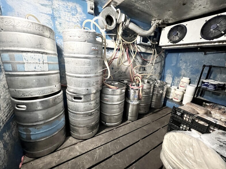 More Photos Of 583 S 1st St, Fulton Restaurant For Sale