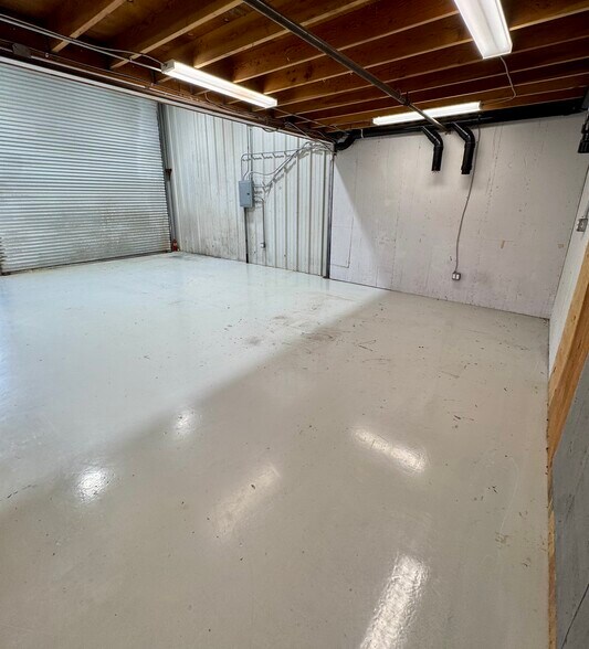 More Photos Of 111 Stanford Ave, Half Moon Bay Warehouse For Lease