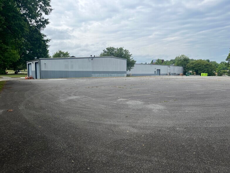 More Photos Of 536 Farragut St, Greensboro Warehouse For Sale