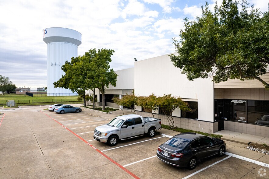 More Photos Of 1845 Summit Ave, Plano Showroom For Lease