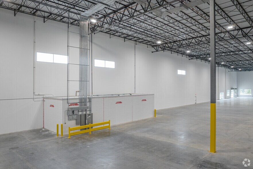 More Photos Of 542 SE Loop 410, San Antonio Warehouse For Lease