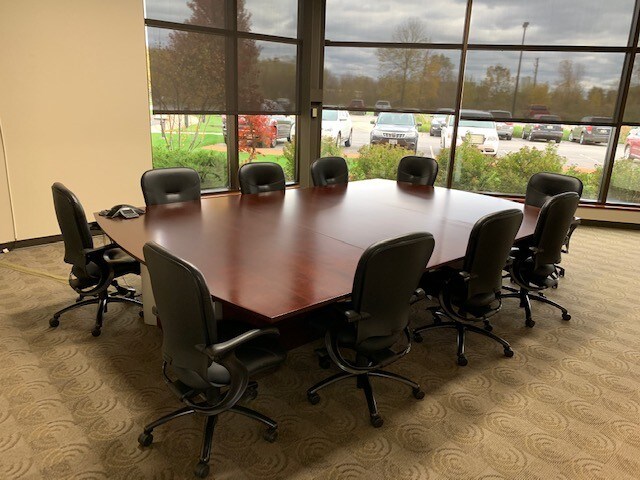 More Photos Of 2210 Woodland Dr, Manitowoc Office For Lease