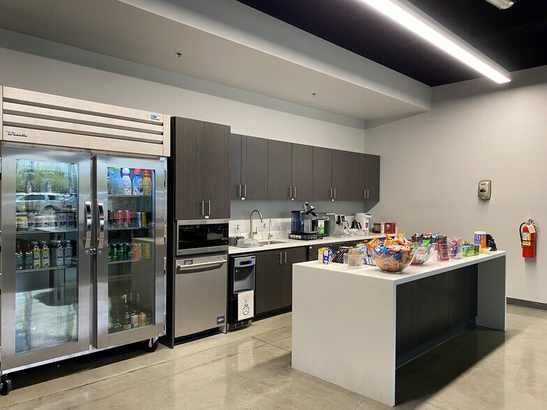 More Photos Of 6010 S Durango Dr, Las Vegas Loft Creative Space For Sale