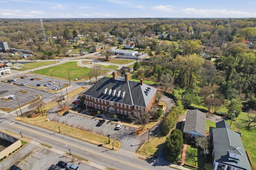 More Photos Of 201 W Main St, Laurens Medical For Lease