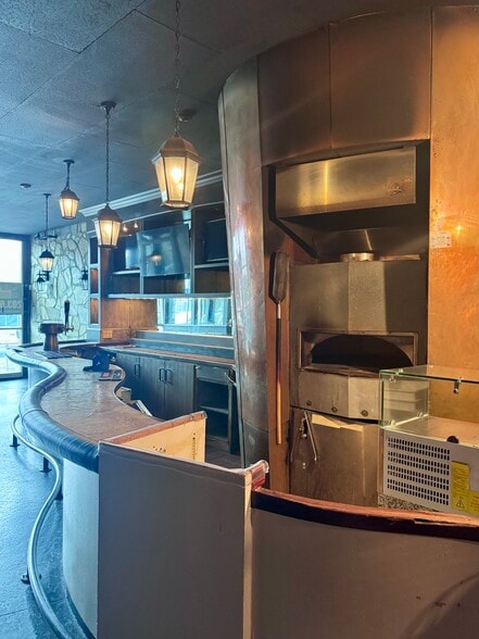 More Photos Of 99 Railroad Ave, Greenwich Storefront Retail Residential For Lease