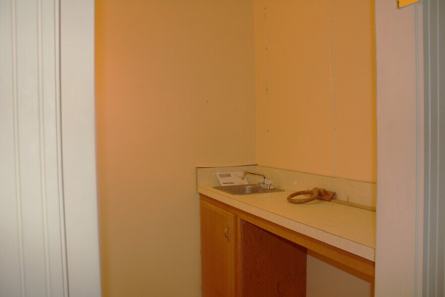 More Photos Of 927 Main St, Evanston General Retail For Lease