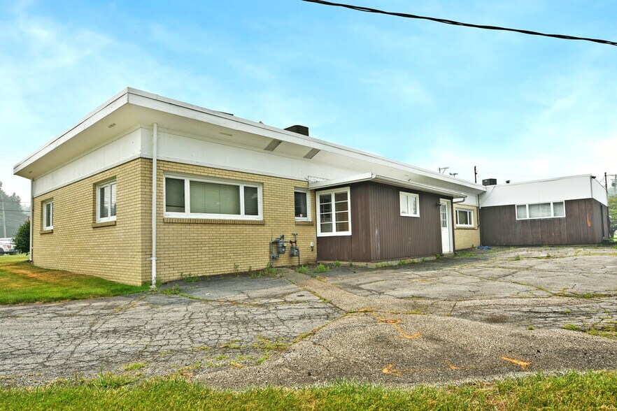 More Photos Of 696 Valley View Dr, Brookfield Office For Sale