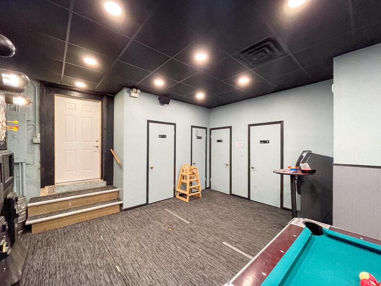 More Photos Of 1119 Thomas St, Redfield General Retail For Sale