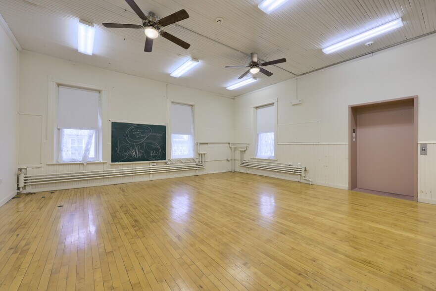 More Photos Of 3540 Saint Lawrence Ave, Reading Loft Creative Space For Sale