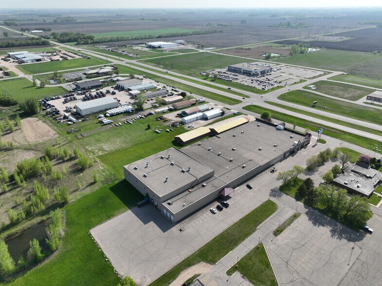 More Photos Of 3901 Abbott Dr, Willmar Freestanding For Sale