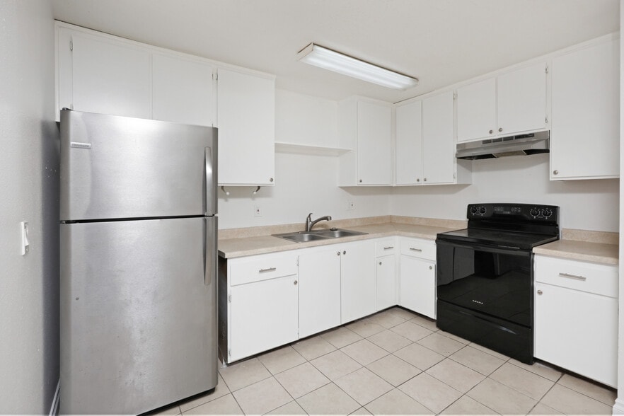 More Photos Of 956 Locust Ave, Long Beach Apartments For Sale
