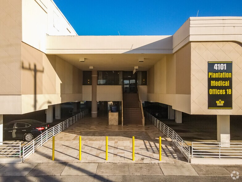 More Photos Of 4101 NW 3rd Ct, Plantation Medical For Lease