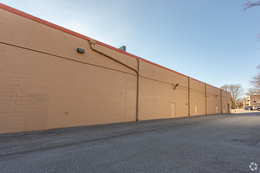 More Photos Of 4700-4724 Benson Ave, Arbutus Warehouse For Lease