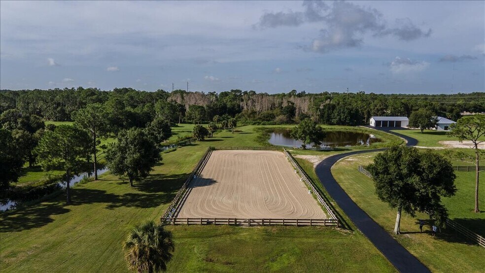 More Photos Of 10910 Ruden Rd, North Fort Myers Specialty For Sale