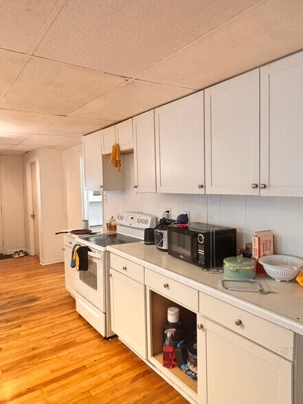 More Photos Of 139 Grand St, Worcester Storefront Retail Residential For Sale