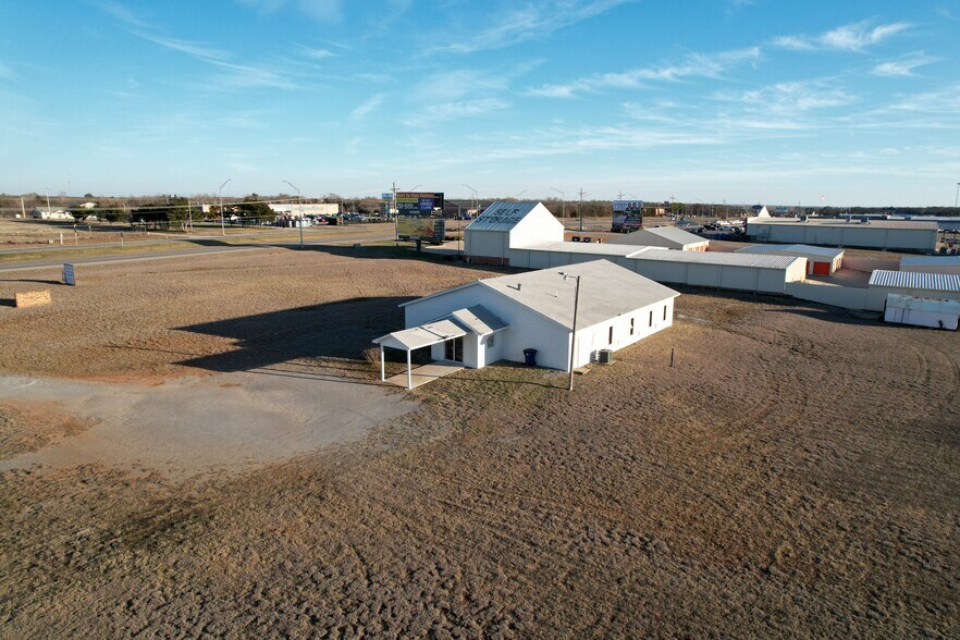 More Photos Of 4925 North Hwy 81, Duncan Flex For Sale