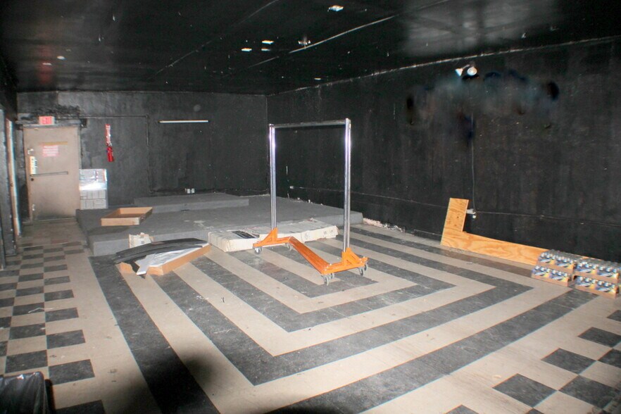 More Photos Of 6919 Lyons Ave, Houston Storefront Retail Office For Lease