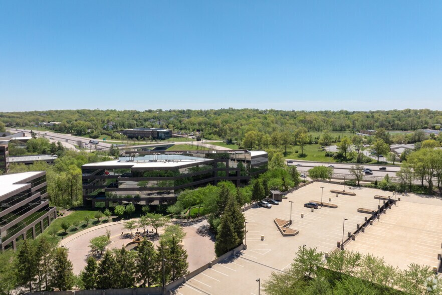 More Photos Of 520 Maryville Centre Dr, Town And Country Unknown For Lease