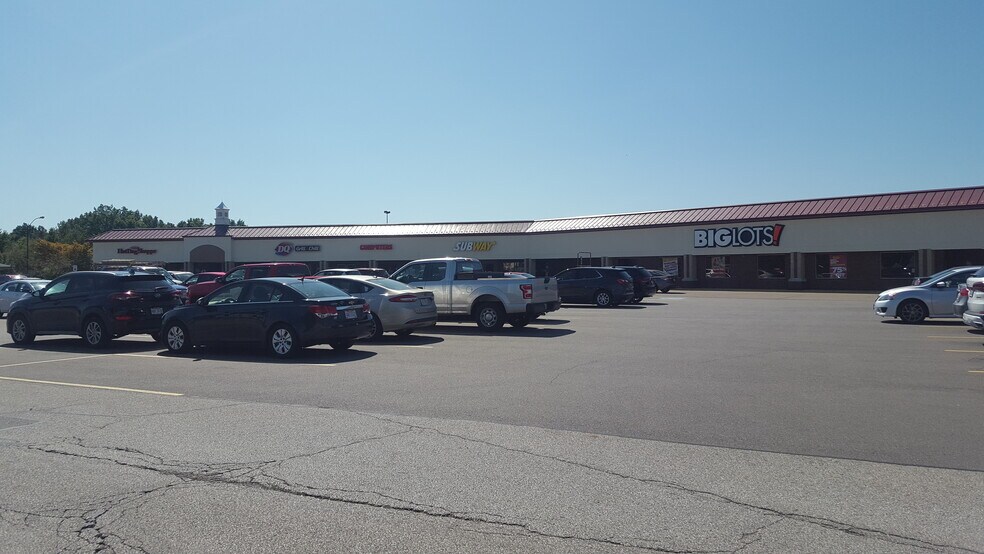 More Photos Of 808-908 W Maple St, Hartville General Retail For Lease