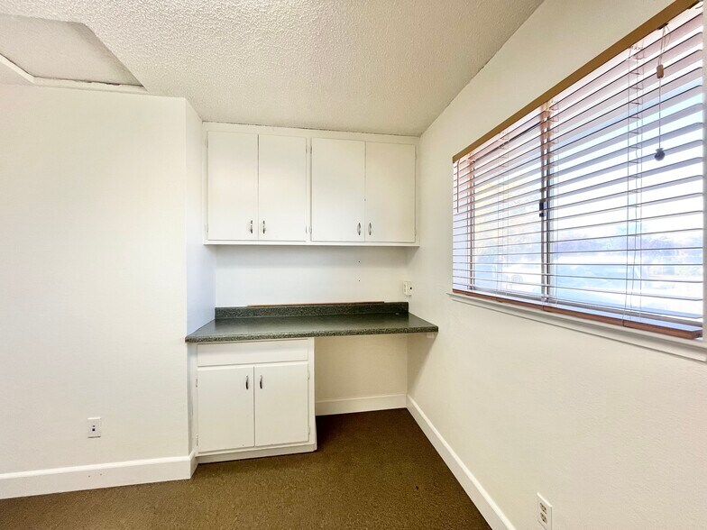 More Photos Of 1137 Smith Ln, Roseville Office For Sale