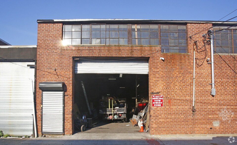 More Photos Of 634 Berriman St, Brooklyn Warehouse For Lease