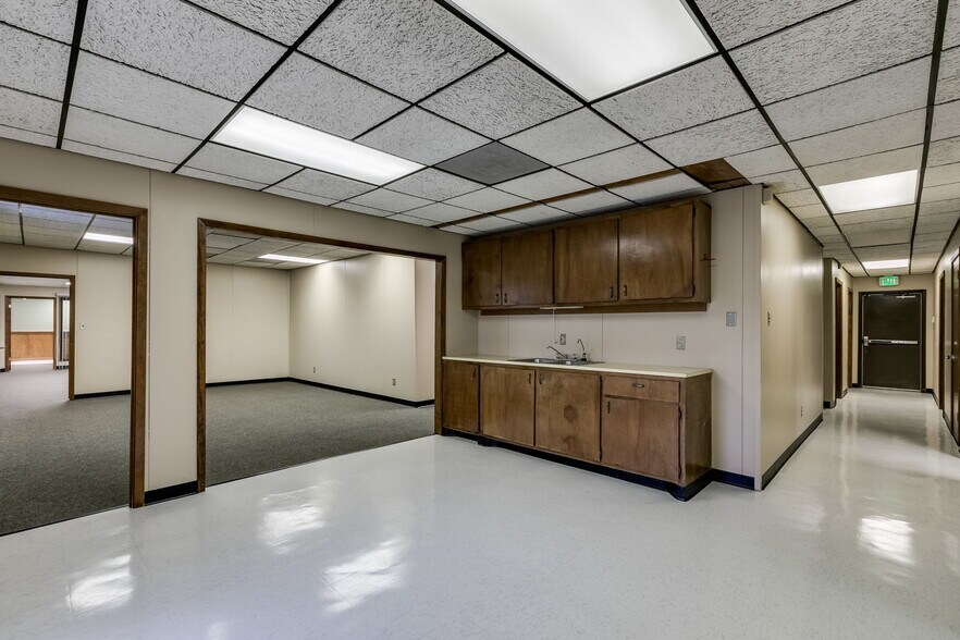 More Photos Of 602 W 12th St, Taylor Office For Lease