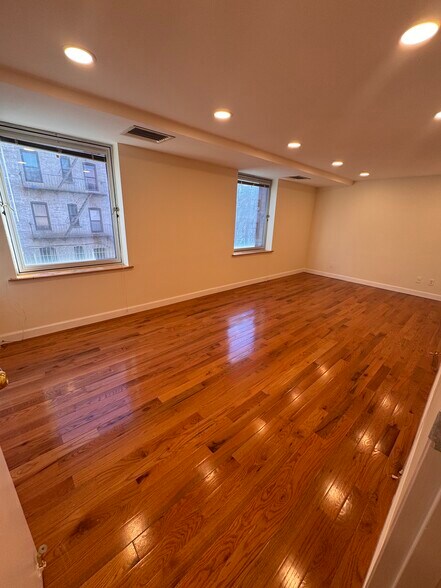 More Photos Of 13332 41st Rd, Flushing Medical For Lease