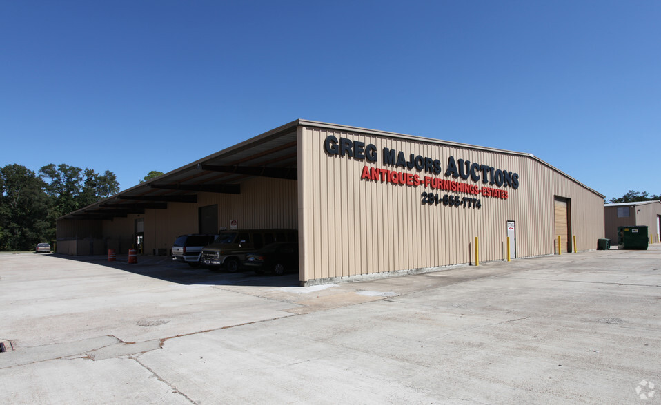 Primary Photo Of 10327 Lake Rd, Houston Warehouse For Lease