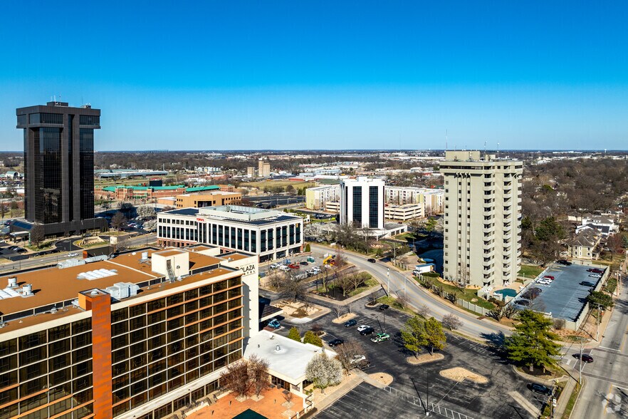 More Photos Of 300 John Q. Hammons Pky, Springfield Office For Lease