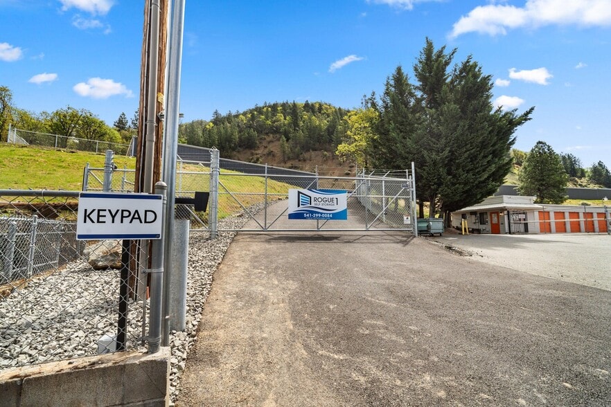 More Photos Of 5450 N River Rd, Gold Hill Self Storage For Sale