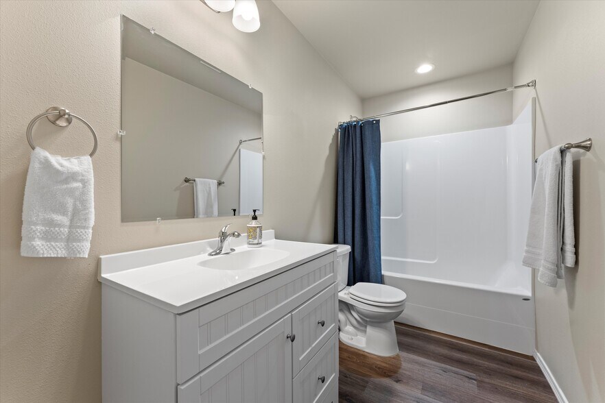 More Photos Of 2729 W Marina Dr, Moses Lake Apartments For Sale
