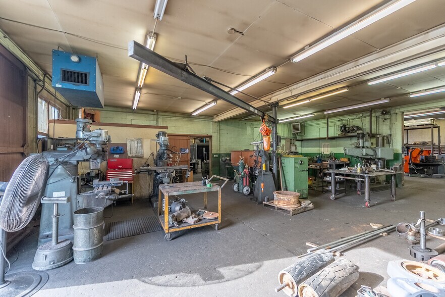 More Photos Of 612 W 3rd Ave, Moses Lake Industrial For Sale