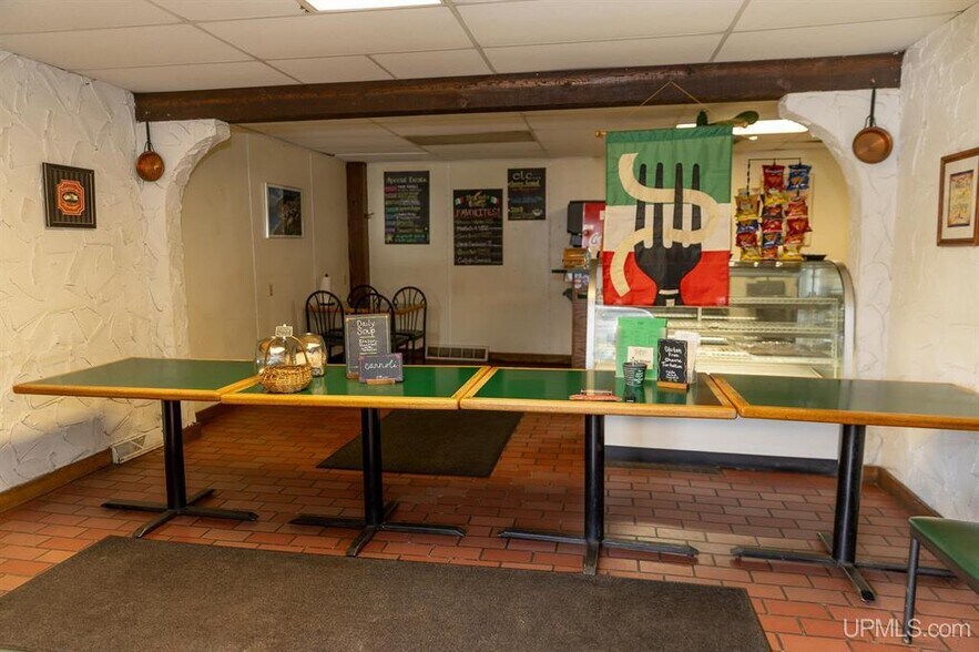 More Photos Of 824 N 3rd St, Marquette Specialty For Sale