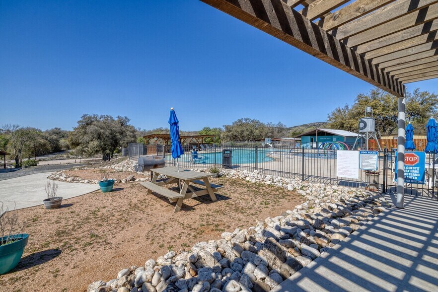 More Photos Of 49 Encino Dr, Concan Convenience Store For Sale