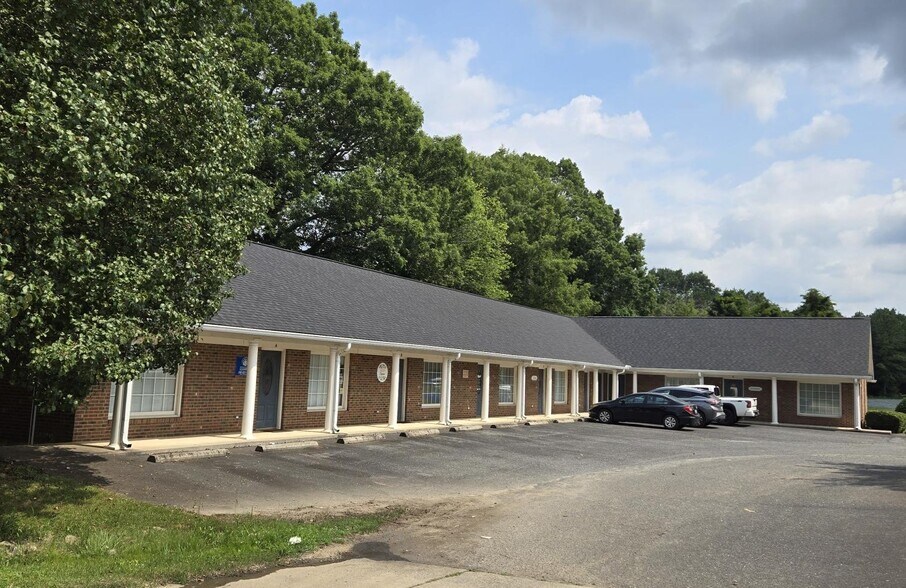 More Photos Of 2013-2017 S Fayetteville St, Asheboro Freestanding For Sale